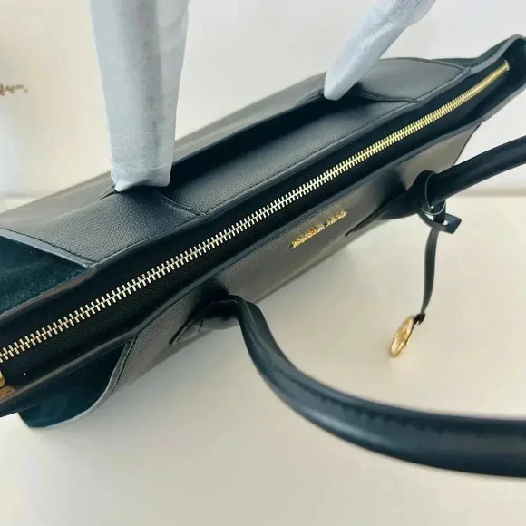 Michael Kors Purse and Wallet Avril Extra-Large Leather and Suede Tote Bag Black - Picture 7 of 12